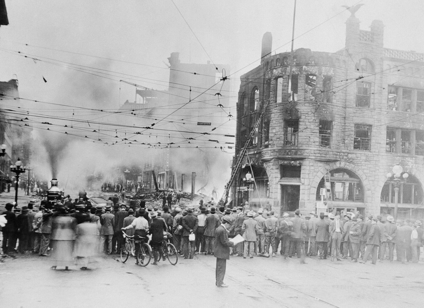 1910: The Los Angeles Times